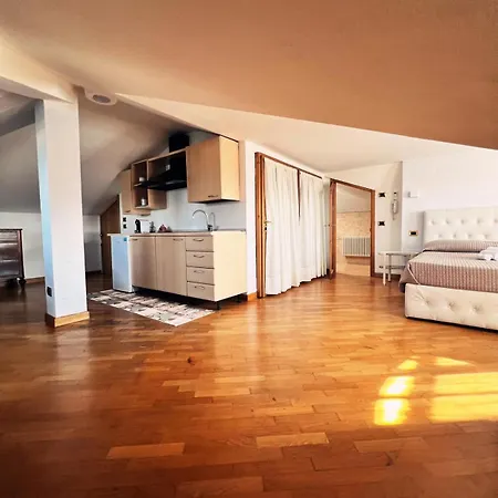 Appartamento Mansardato Con Vista Lago Peschiera del Garda Exterior photo
