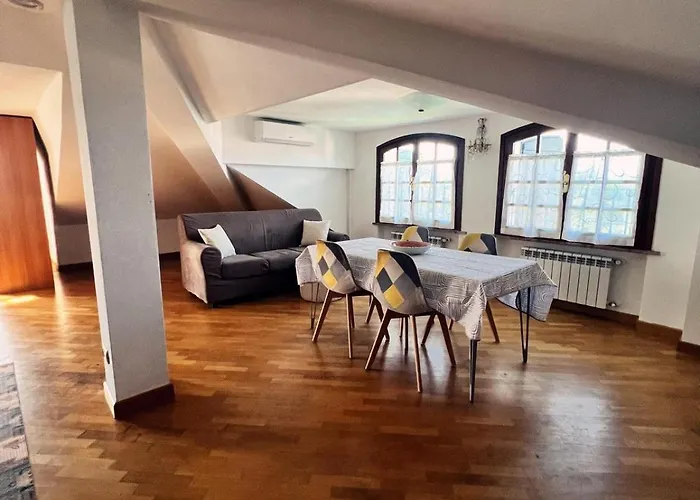 Appartamento Mansardato Con Vista Lago